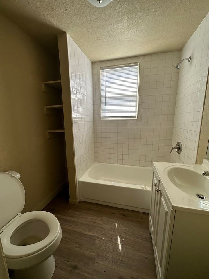 4405 Norledge Ave - Photo 6 of 8