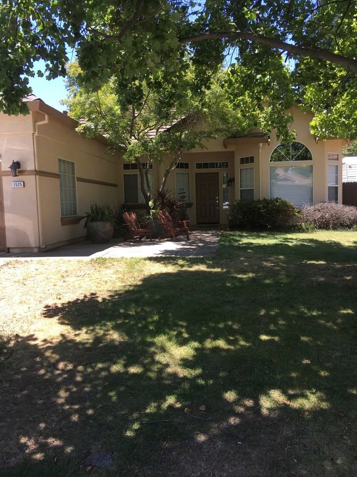 1525 Chadbury Dr - Photo 2 of 14