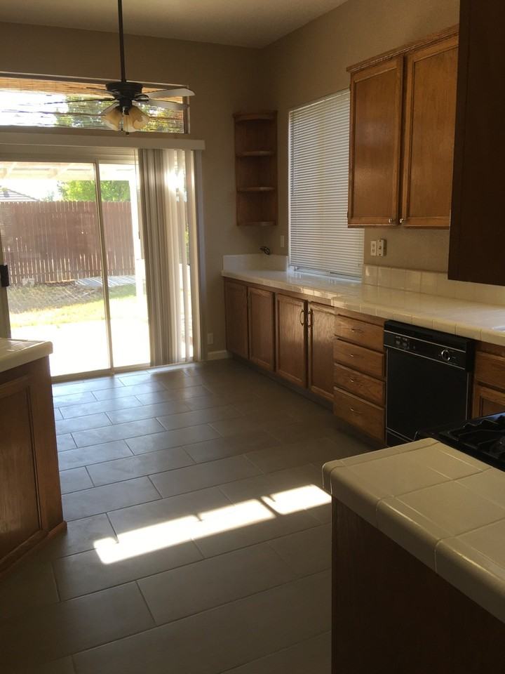 1525 Chadbury Dr - Photo 5 of 14