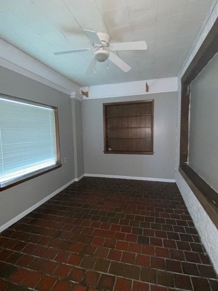 733 Broad St Nw - Photo 3 of 20