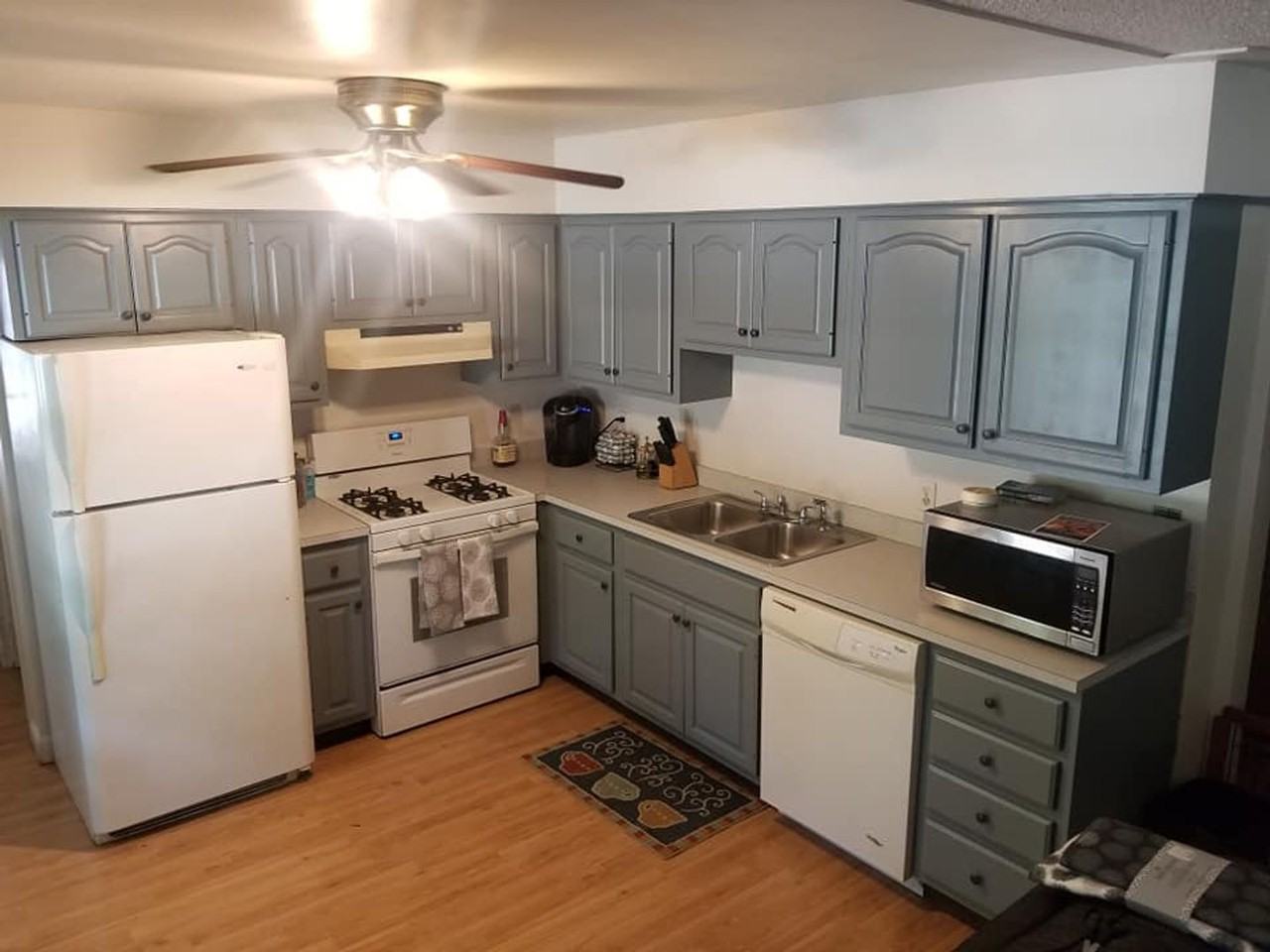 512 Grand St - Photo 5 of 13