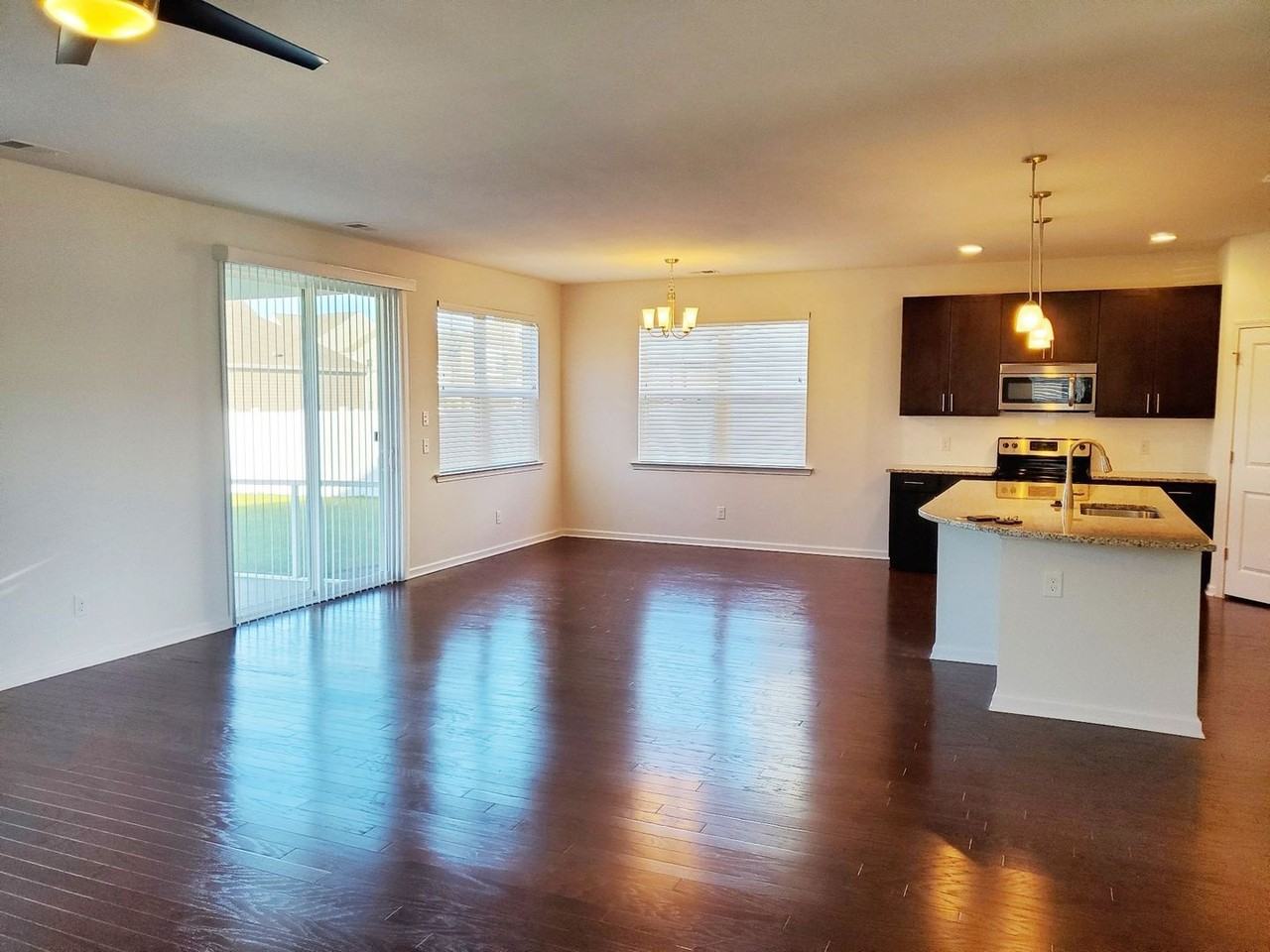 104 Bushwood Dr - Photo 3 of 25