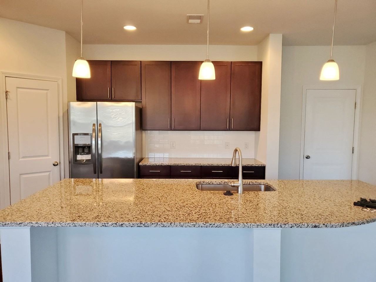 104 Bushwood Dr - Photo 5 of 25