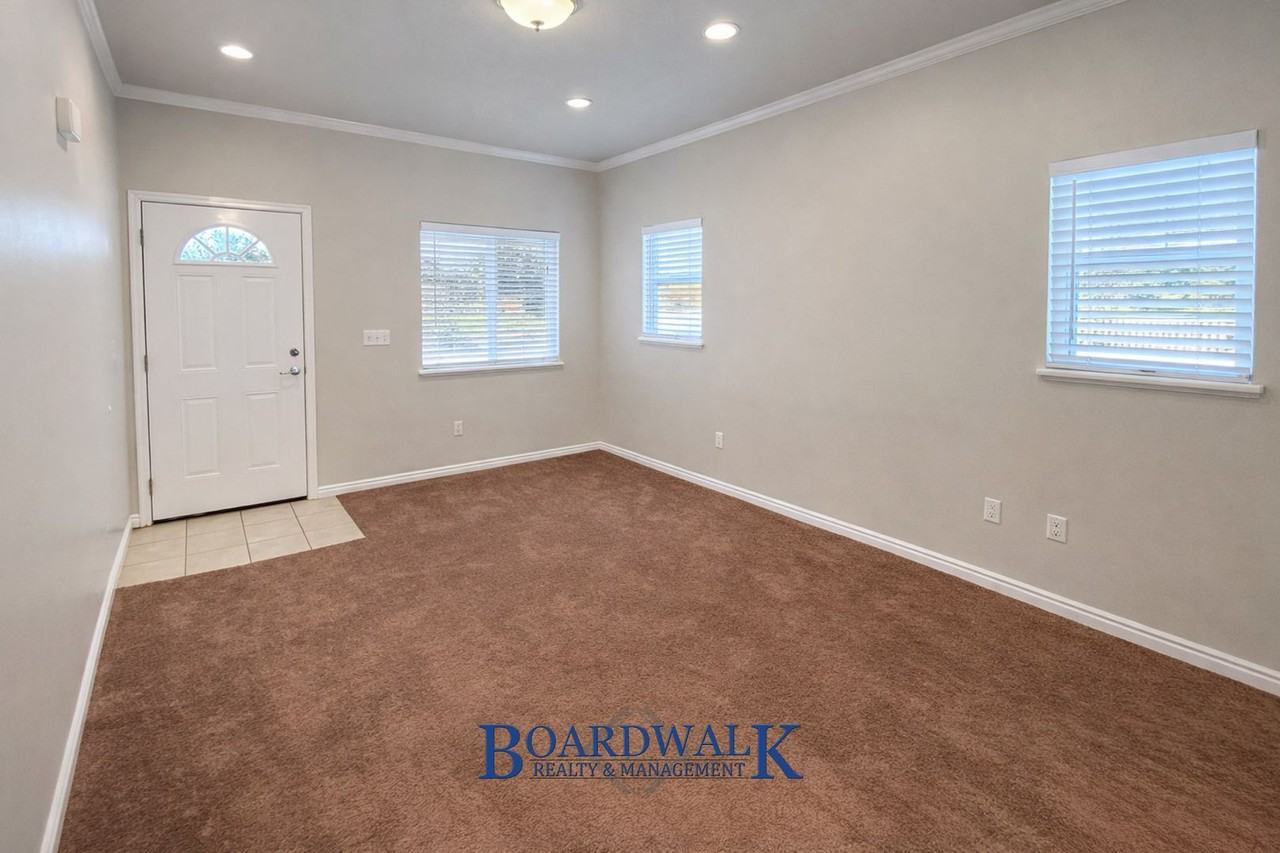 13545 S Venicia Way - Photo 6 of 28