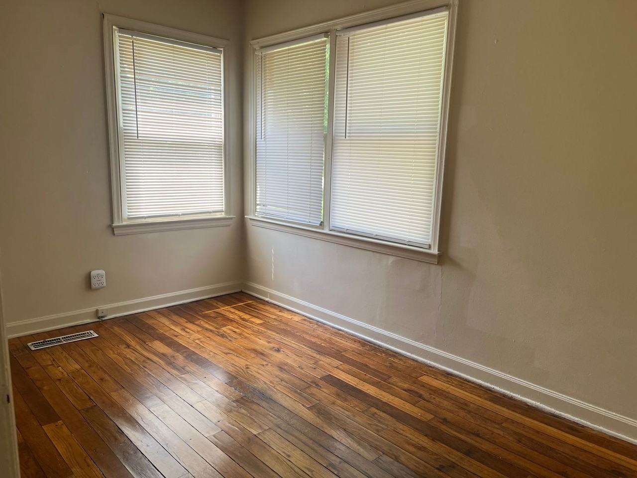 600 Sw Webster Ave - Photo 3 of 6