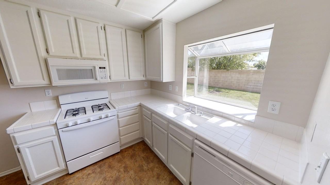 34825 Tara Ln - Photo 7 of 19