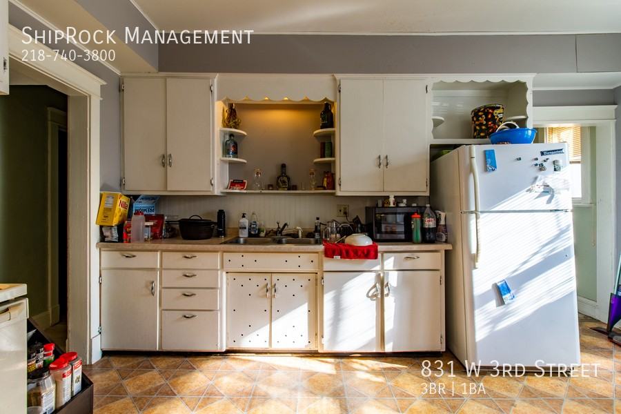 831 W 3rd St - Photo 6 of 13