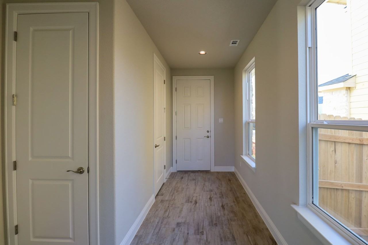 124 Free Stone Dr - Photo 4 of 26