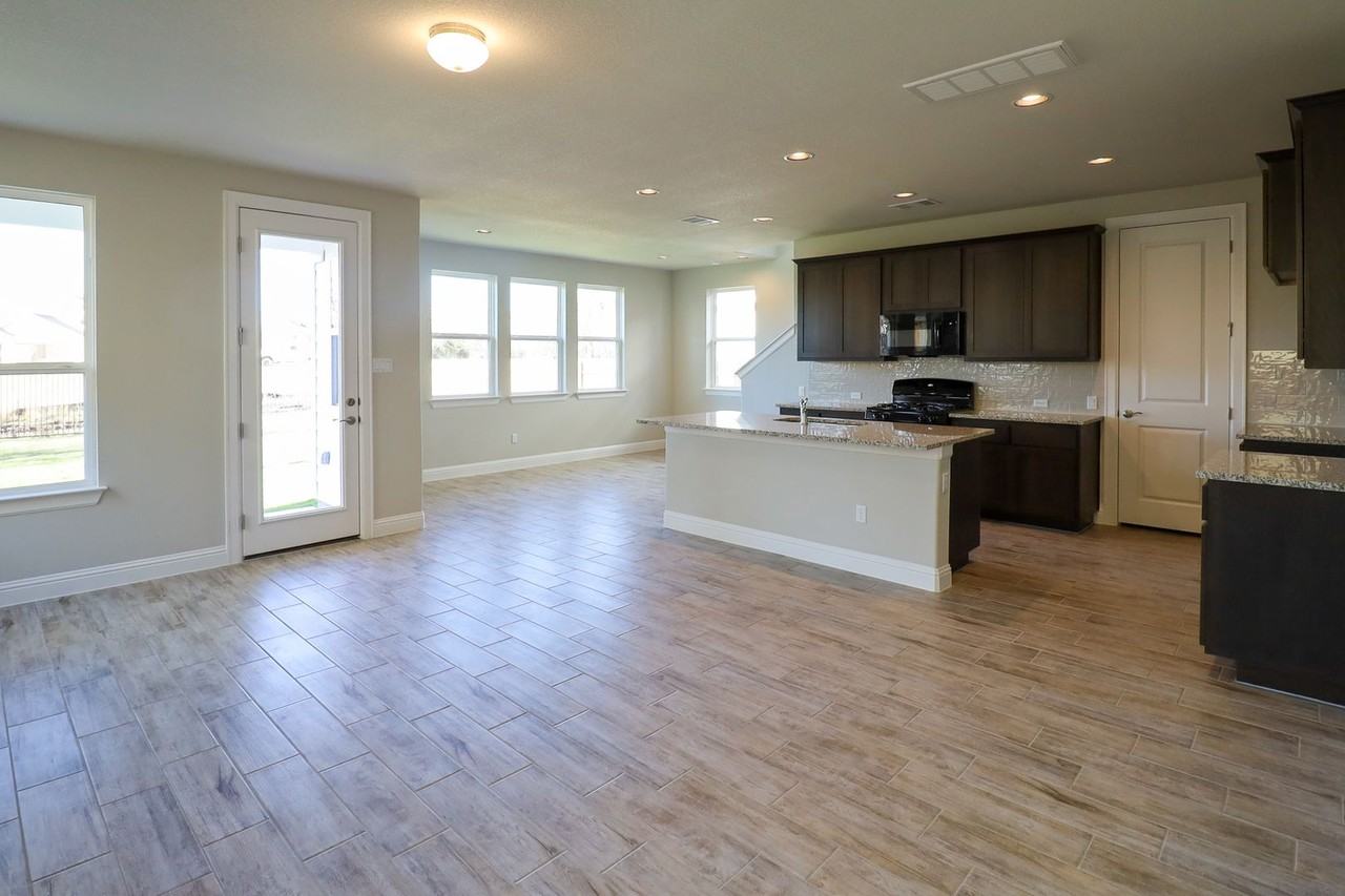 124 Free Stone Dr - Photo 5 of 26