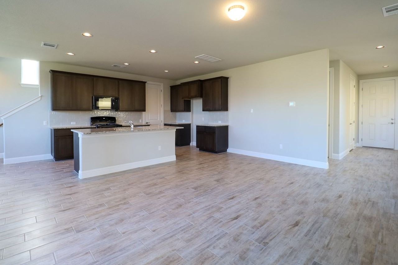 124 Free Stone Dr - Photo 6 of 26