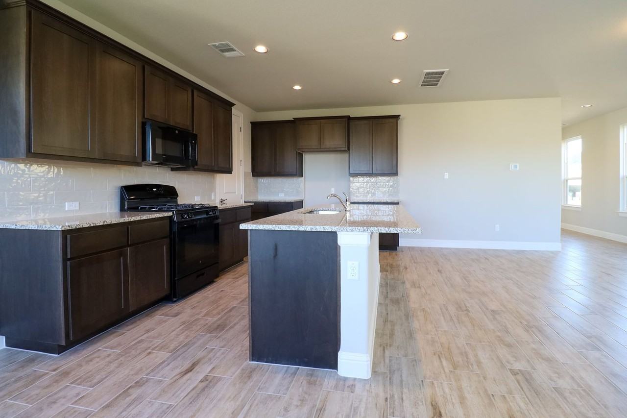 124 Free Stone Dr - Photo 7 of 26