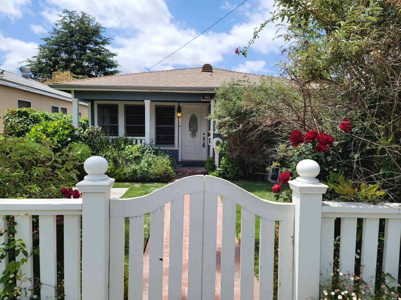 422 N Shaffer St - Photo 3 of 36