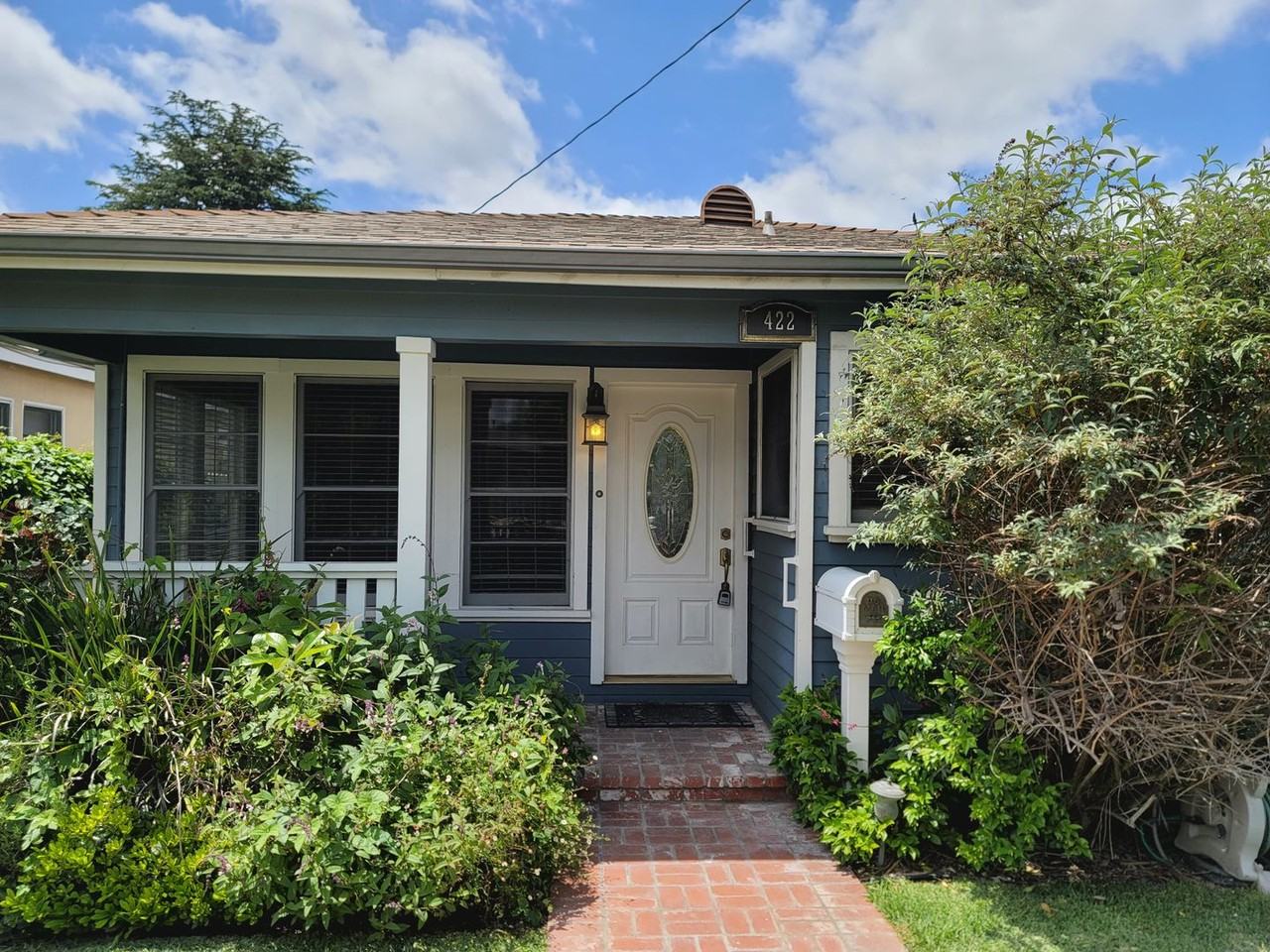 422 N Shaffer St - Photo 4 of 36