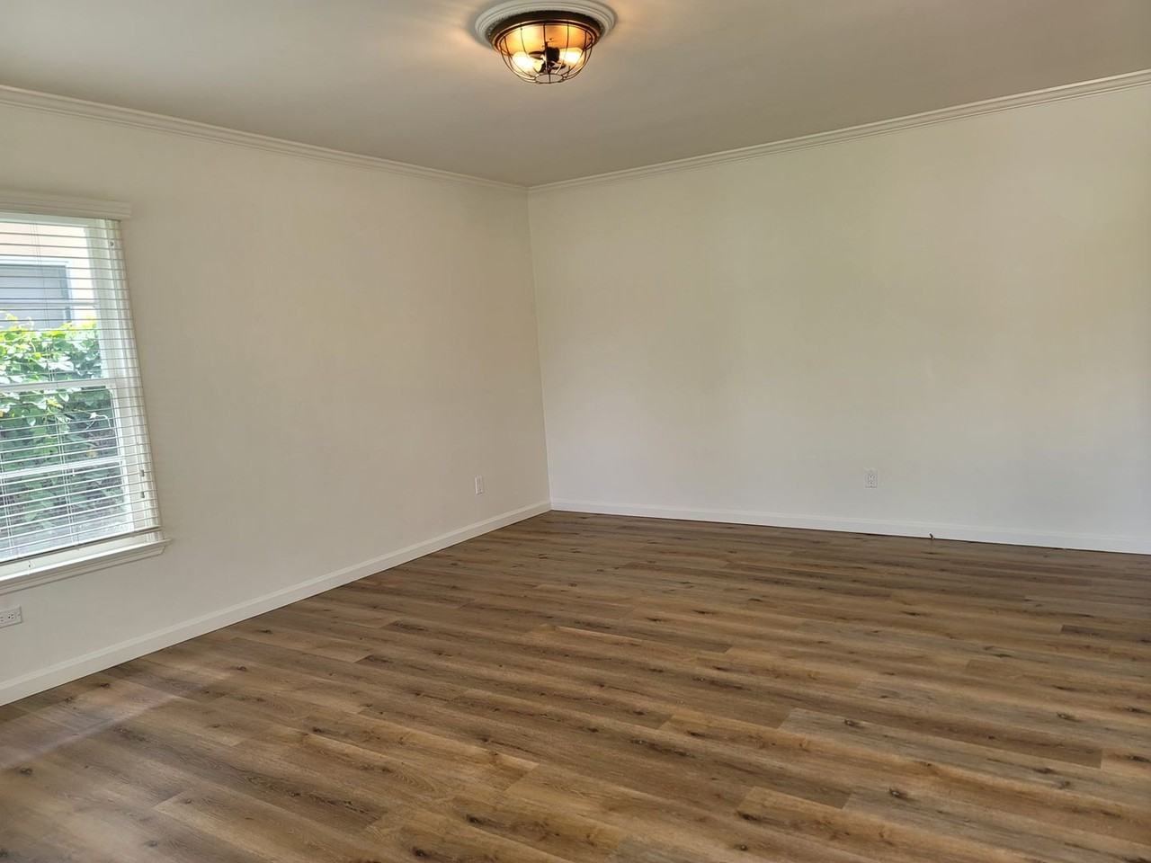 422 N Shaffer St - Photo 7 of 36