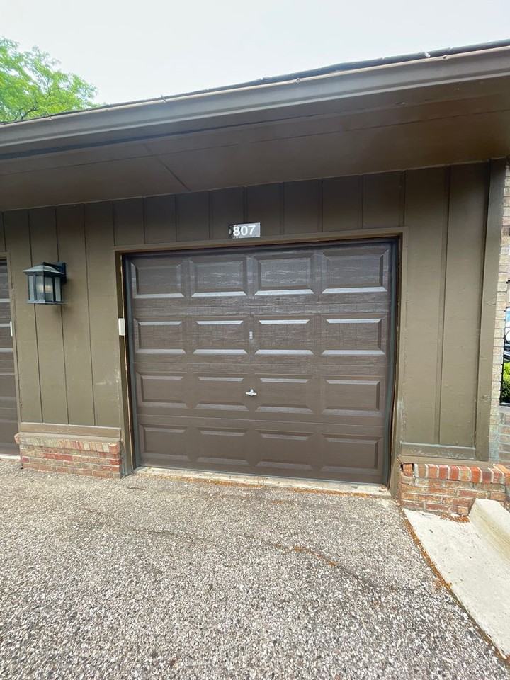 807 Greenhills Dr - Photo 2 of 12