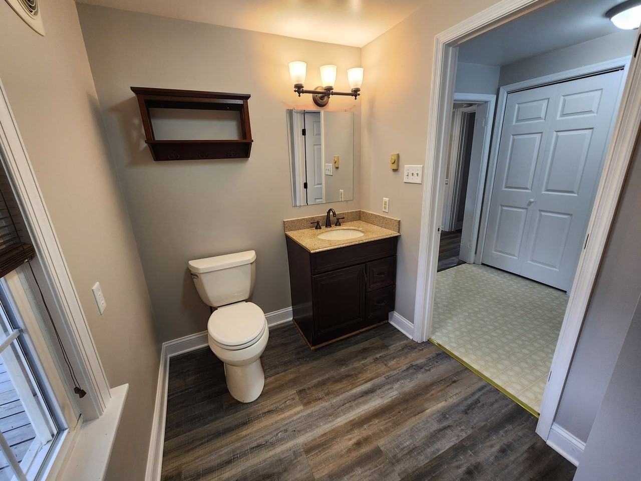 440 E Queen St - Photo 7 of 27