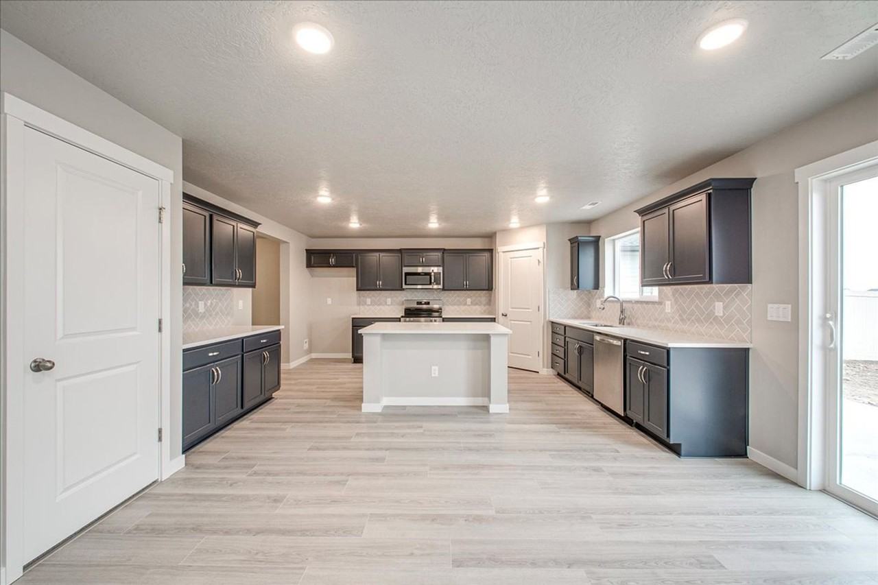 7728 E Monmouth Way - Photo 6 of 27