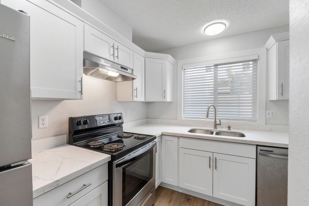 Columbia Crest Townhomes - Photo 2 of 44