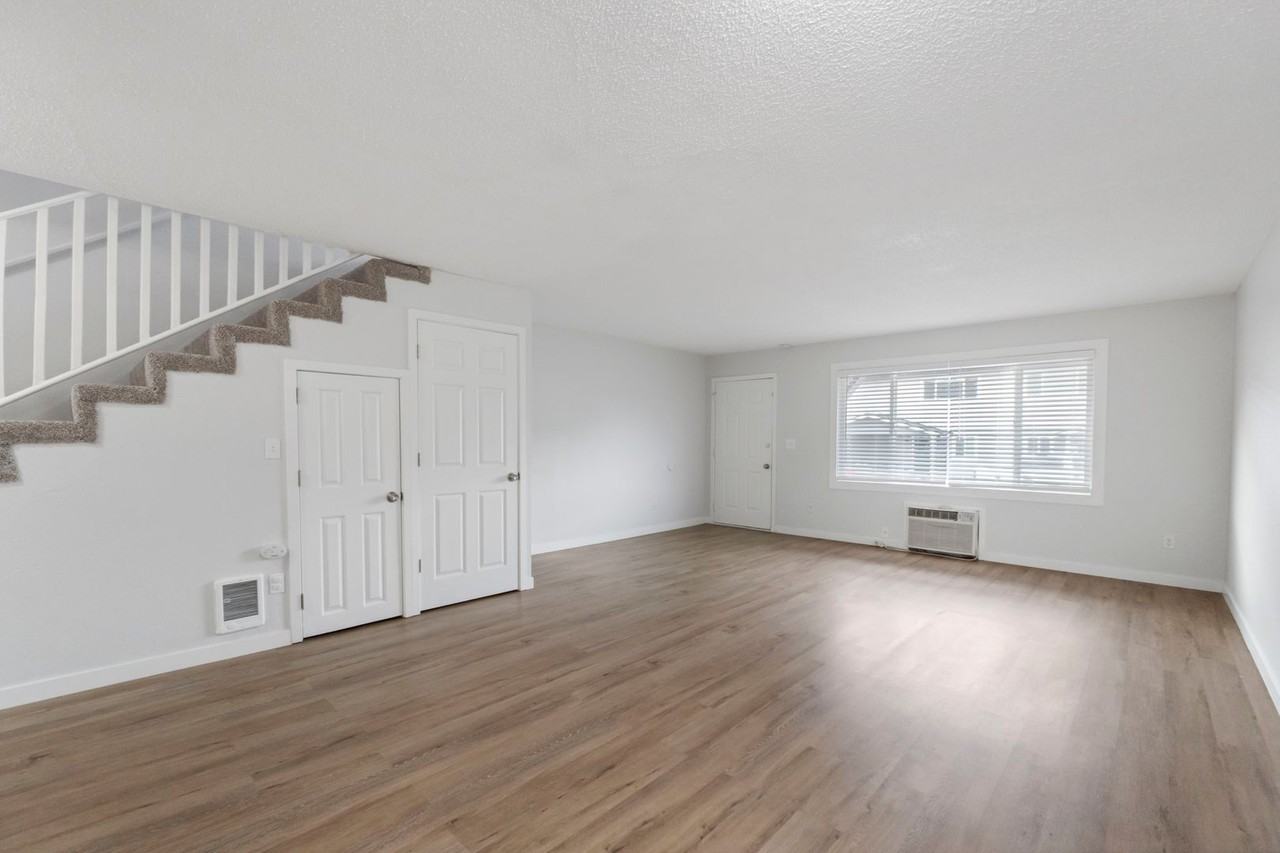 Columbia Crest Townhomes - Photo 7 of 44