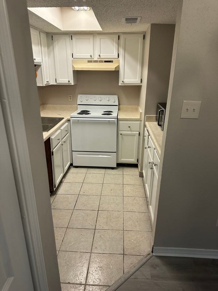 2705 Rue Saint Martin #C - Photo 5 of 12