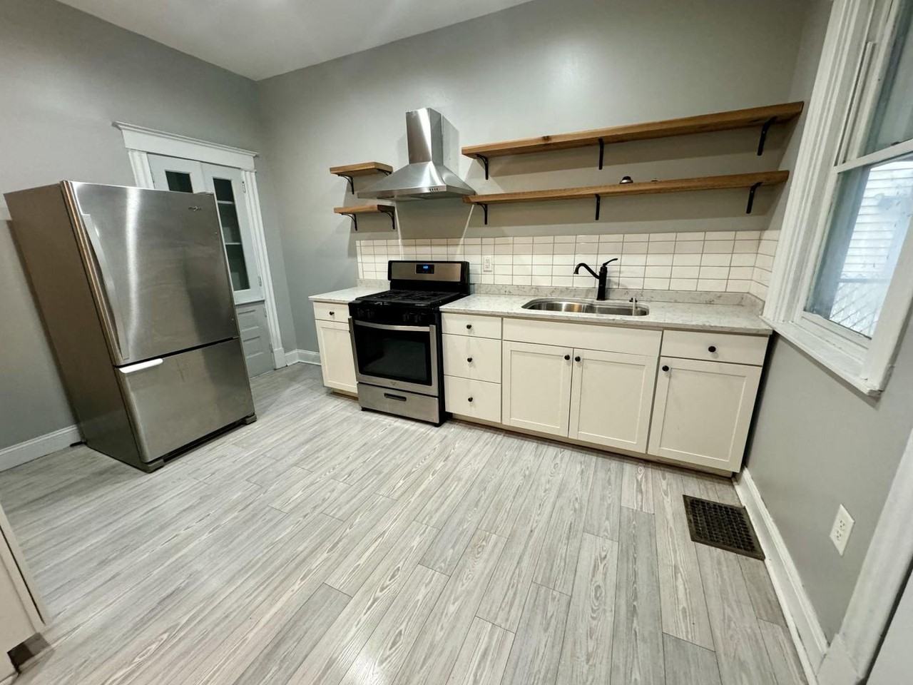 213 Union St - Photo 5 of 9