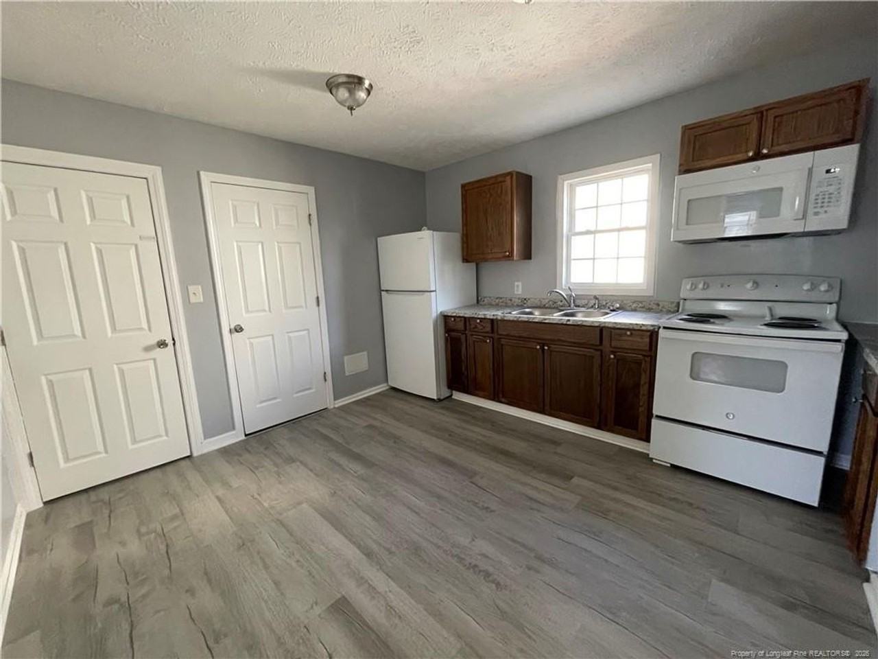 1516 Pierce St - Photo 5 of 14