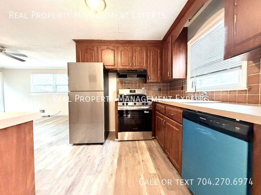 3930 Carlyle Dr - Photo 2 of 12