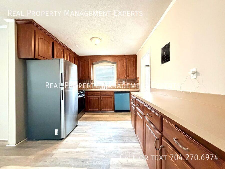 3930 Carlyle Dr - Photo 3 of 12