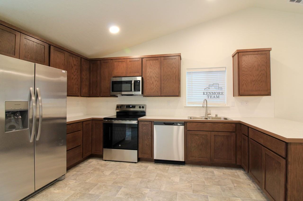 1452 8th St - Photo 2 of 12
