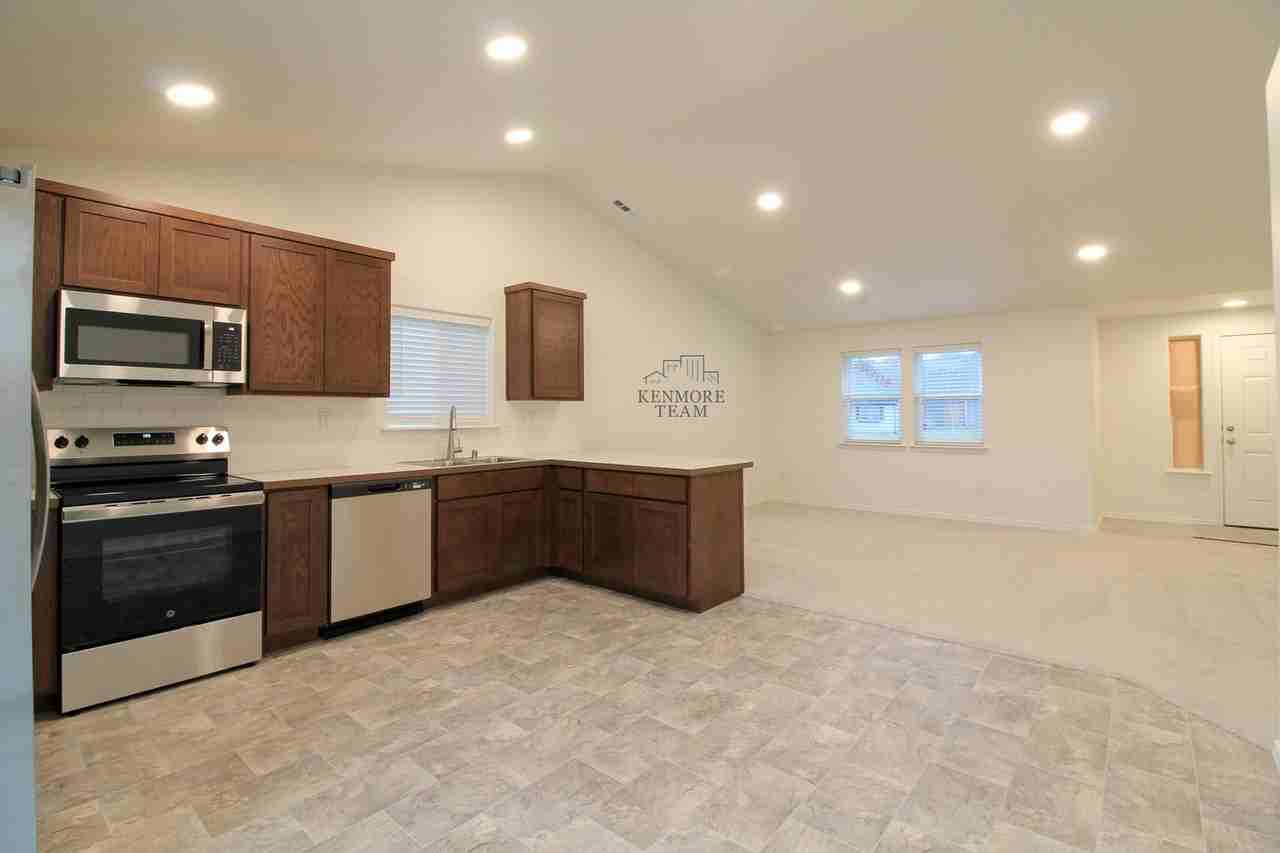 1452 8th St - Photo 3 of 12