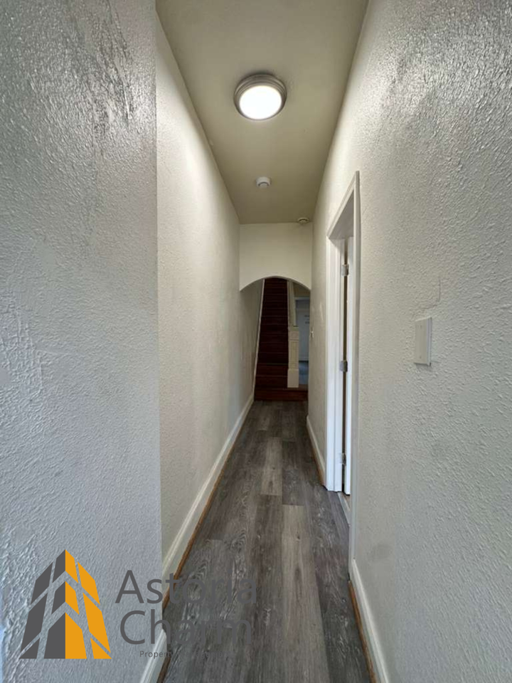 2542 W Fayette St - Photo 2 of 28