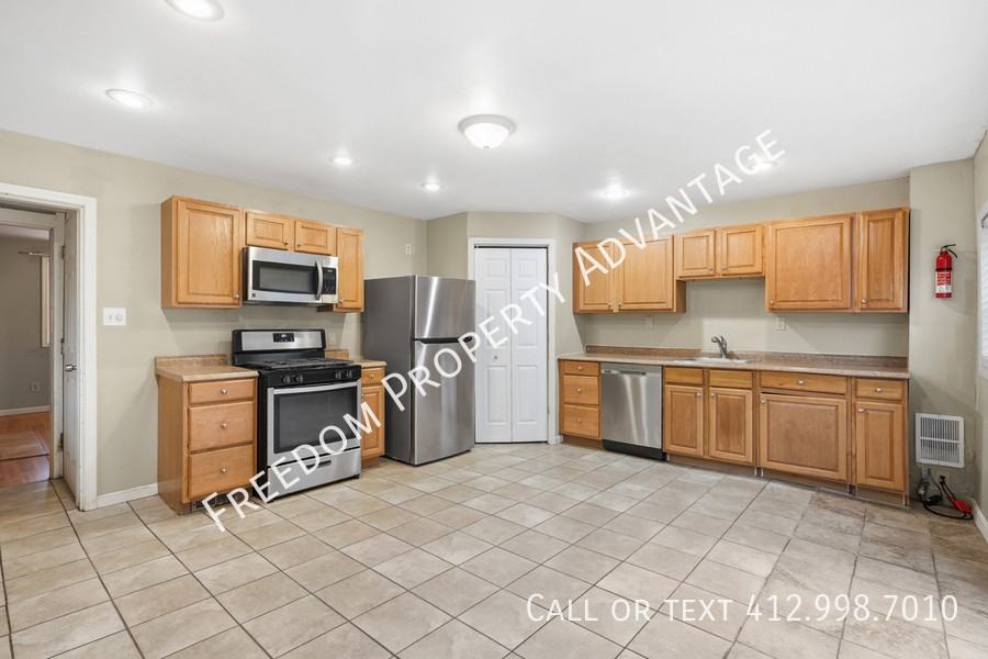 2706 Mission St - Photo 2 of 33