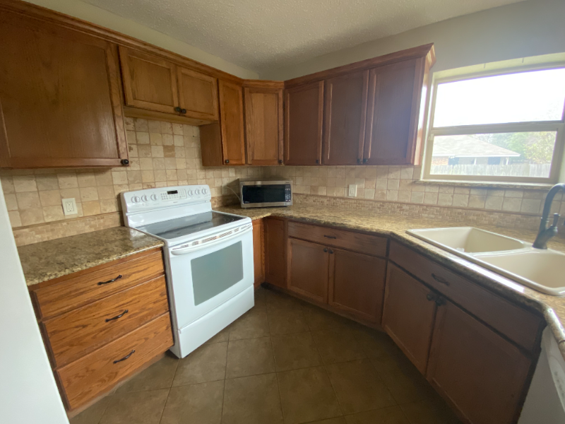 1925 Willow Vale Dr - Photo 4 of 20