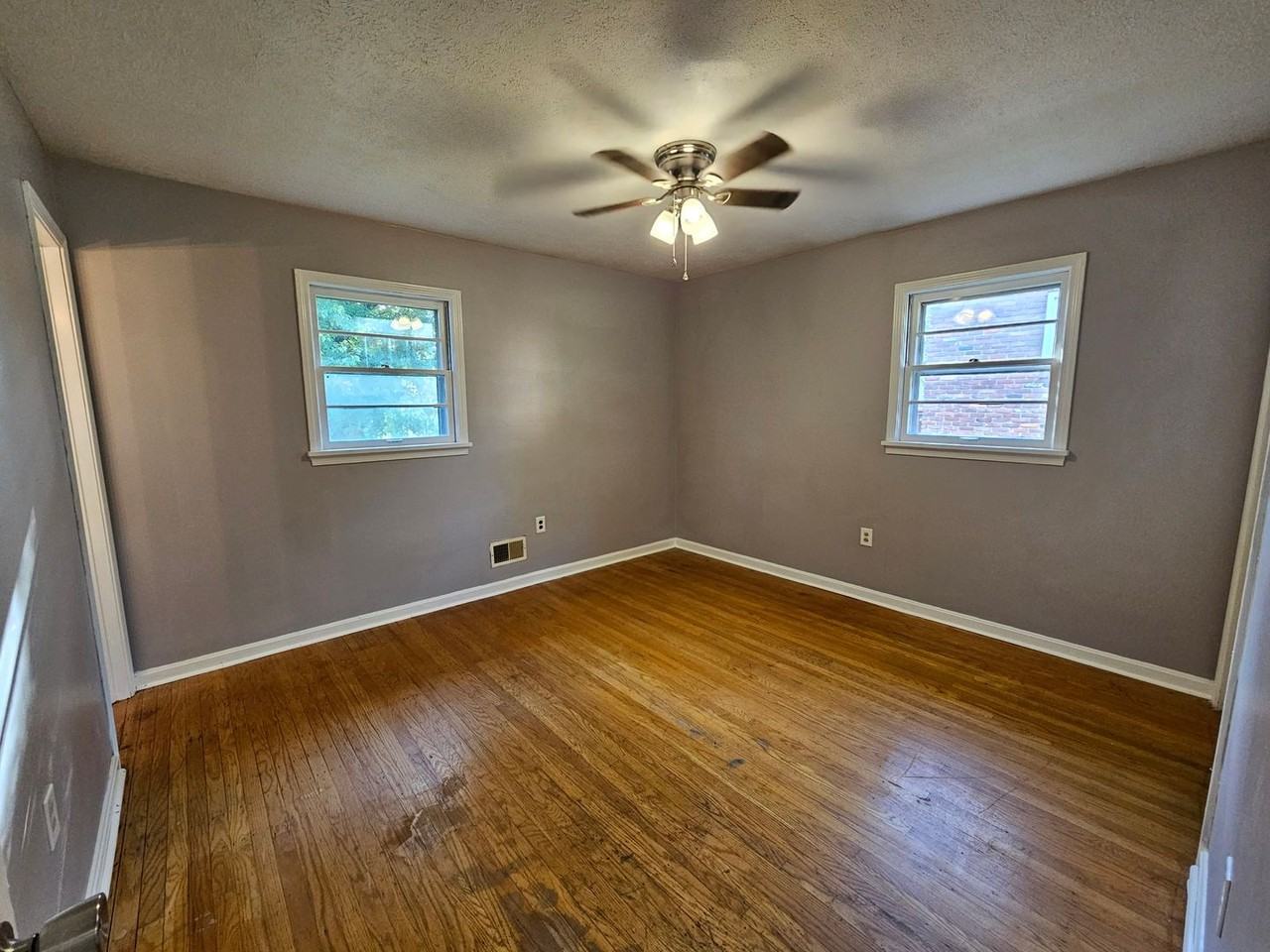 1712 Bonnyville Blvd - Photo 4 of 35