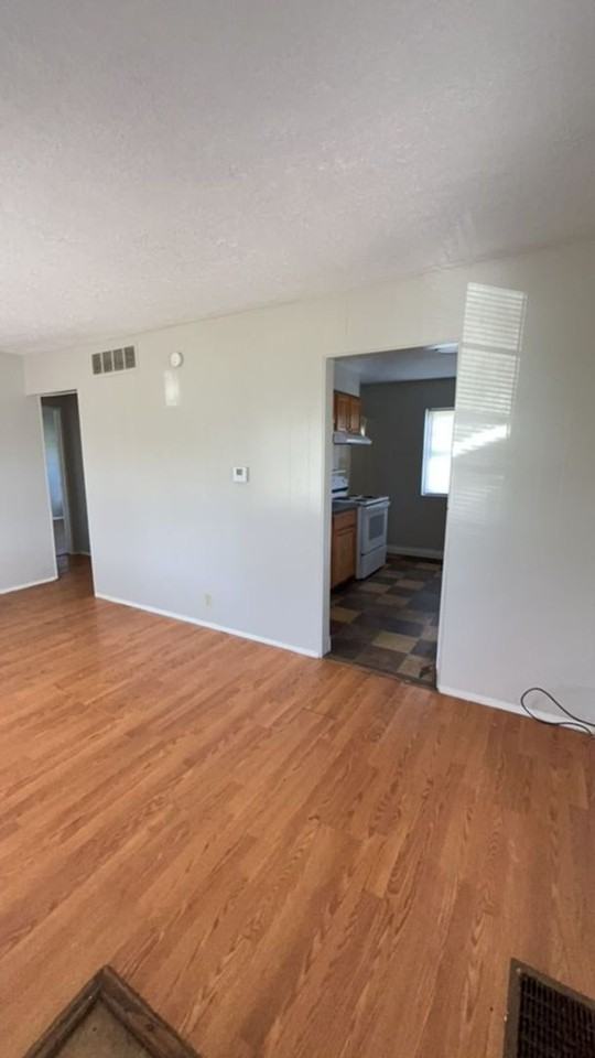 2210 E 19th St - Photo 3 of 11