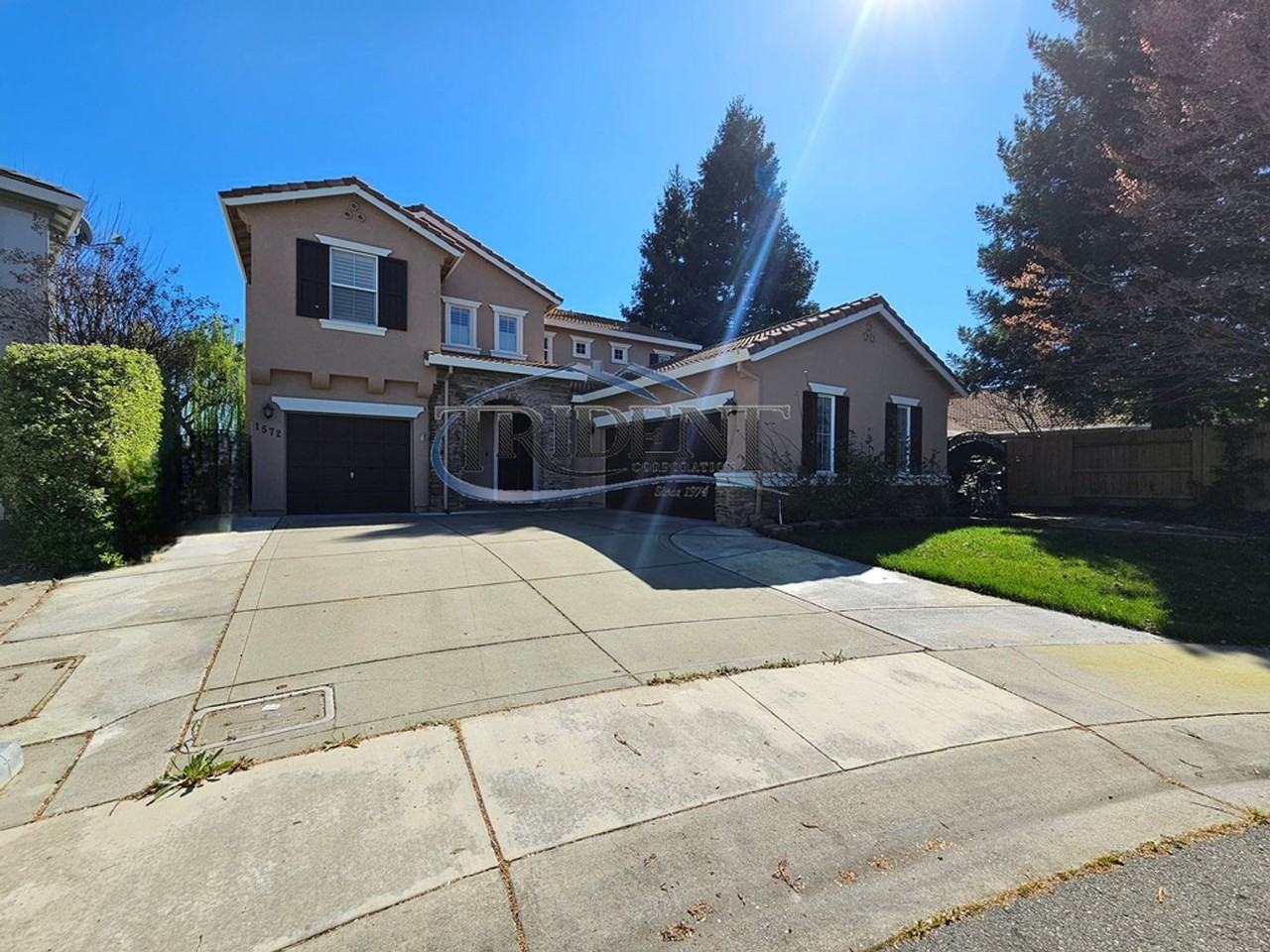 1572 Plum Ct - Photo 2 of 2