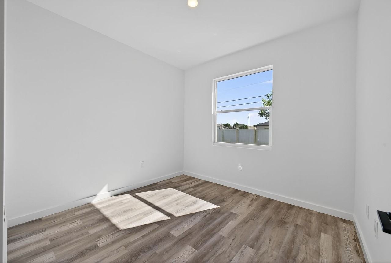 127 Nw 12th Pl - Photo 3 of 11