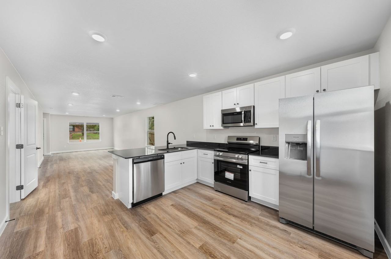 Legacy Homes – Brand New Texas Townhome for Rent! - Photo 7 of 46