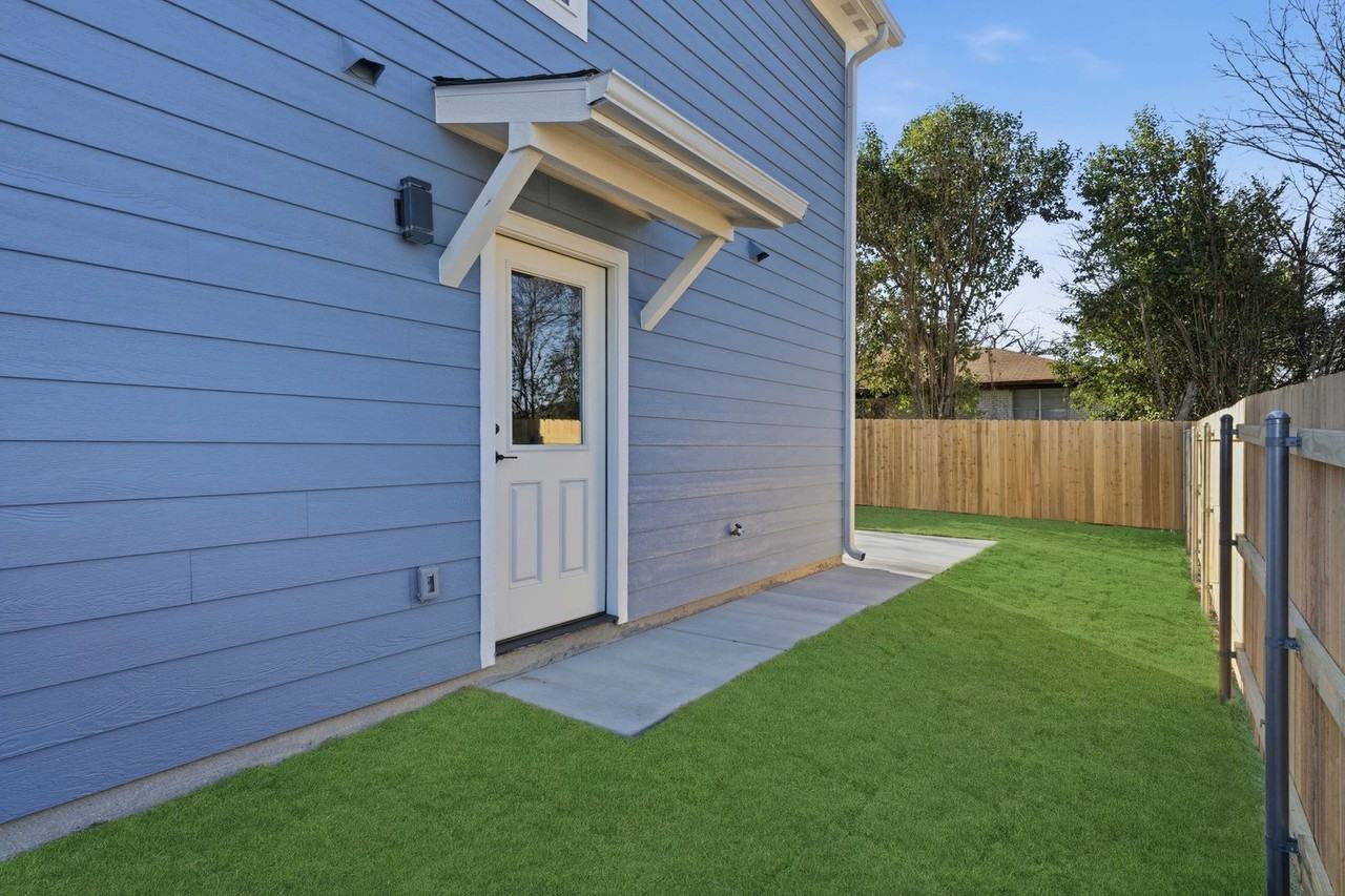 708 S 28th St #A - Photo 2 of 27