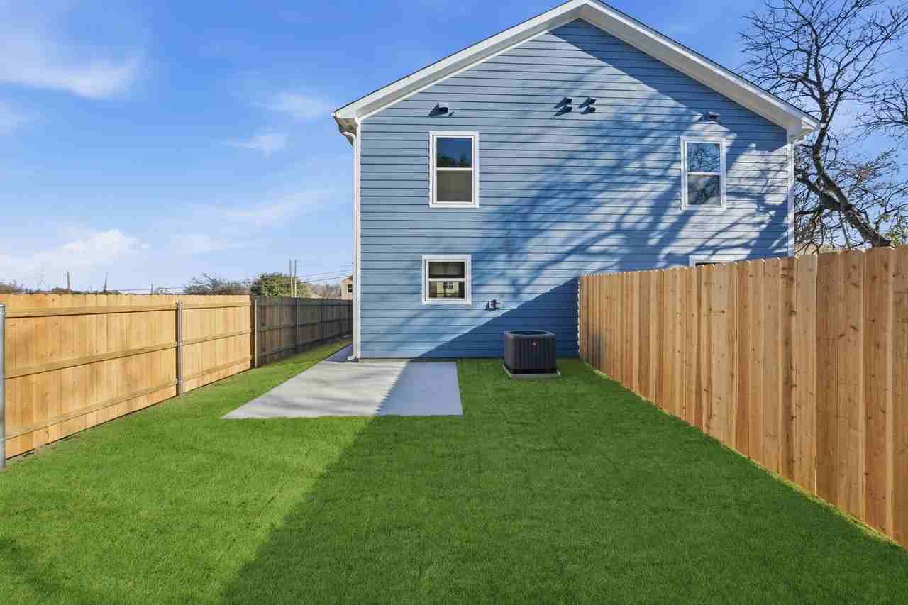 708 S 28th St #A - Photo 4 of 27