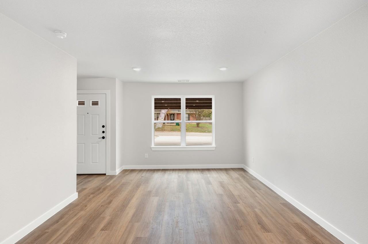 709 S 28th St #B - Photo 2 of 20