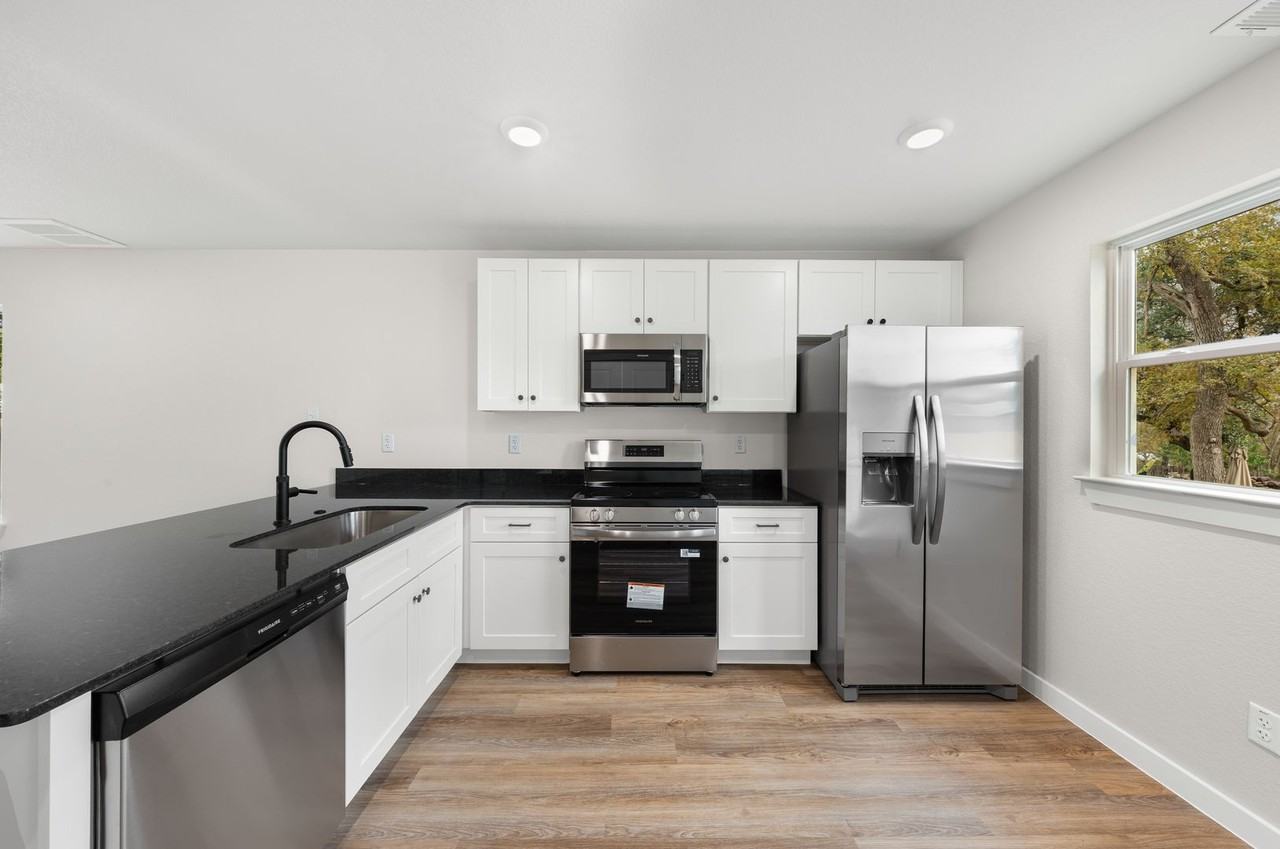 709 S 28th St #B - Photo 6 of 20