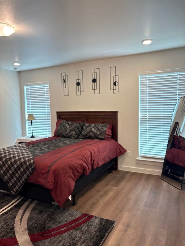 2515 Kenwood Ave - Photo 5 of 31