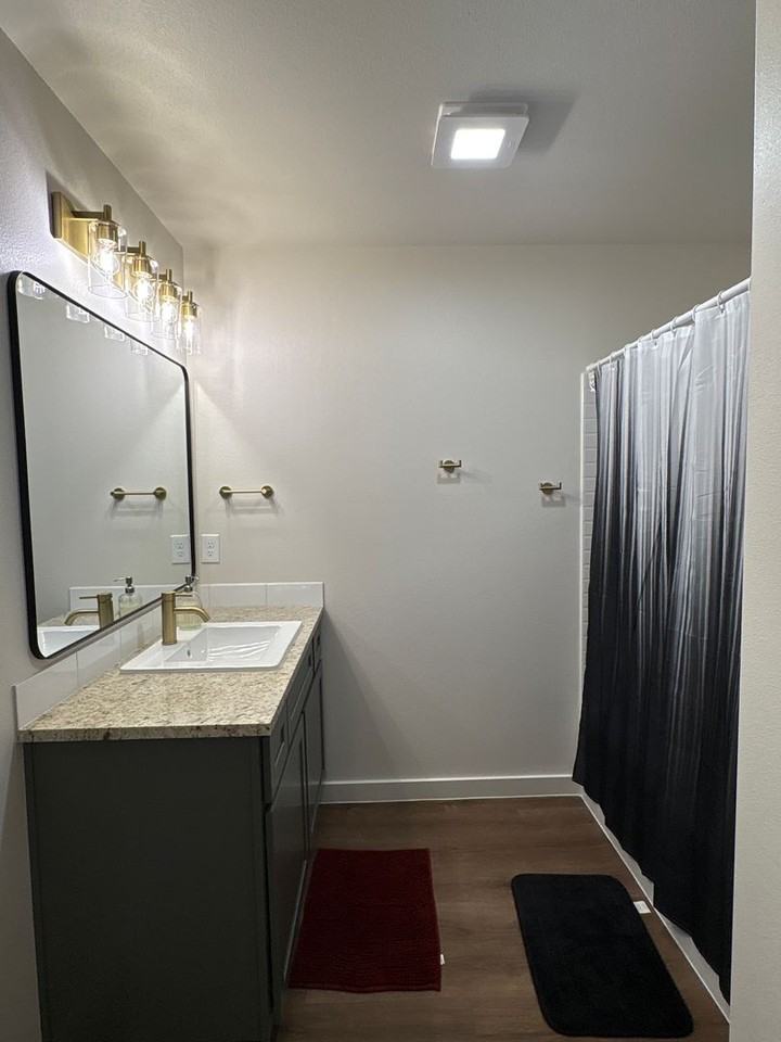 2515 Kenwood Ave - Photo 6 of 31