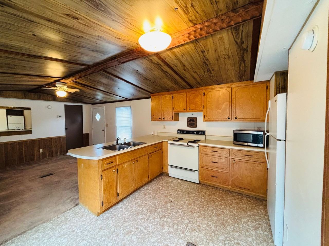 Mobile Home - Photo 6 of 29