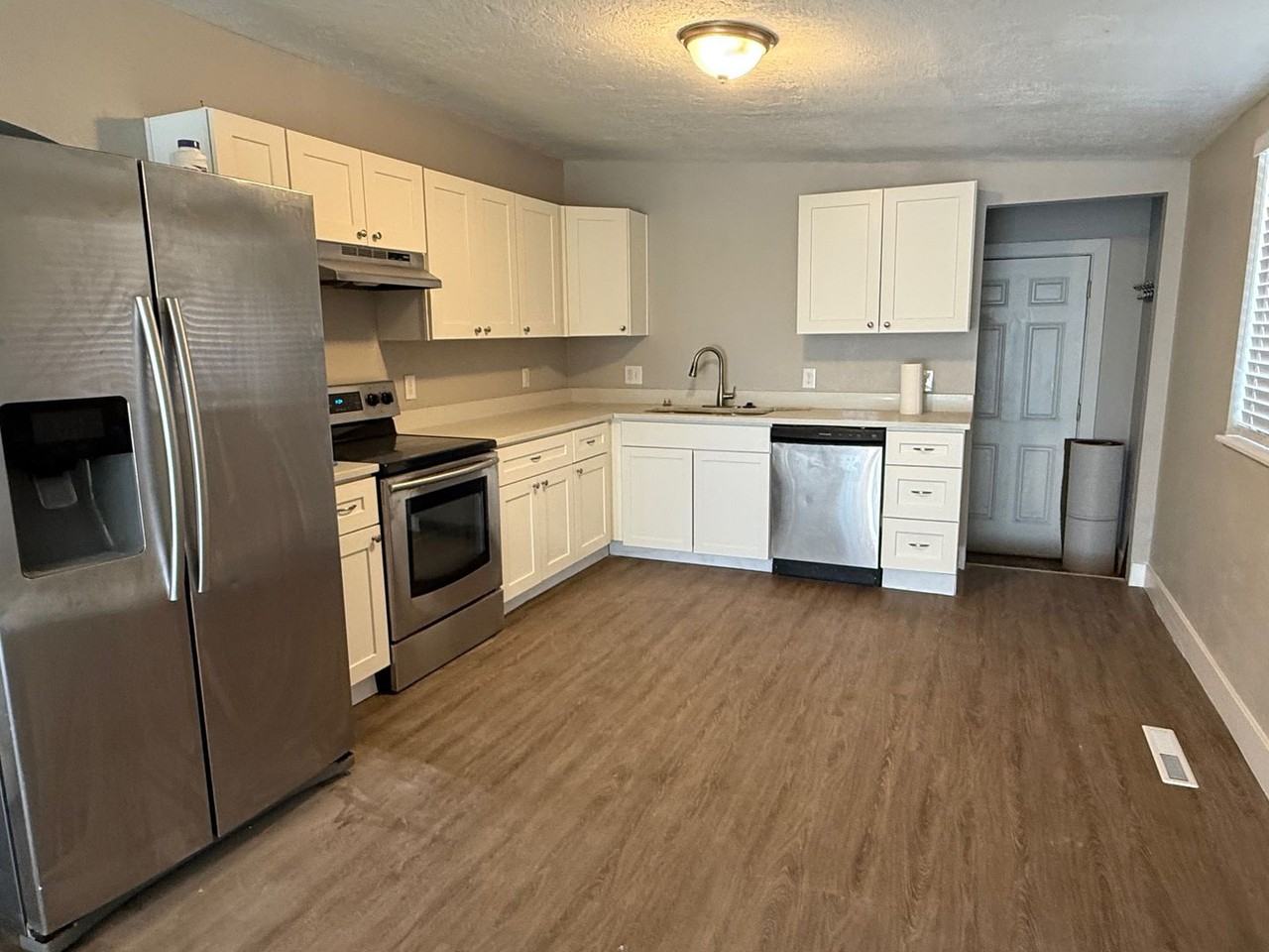 730 E 675 N - Photo 2 of 12