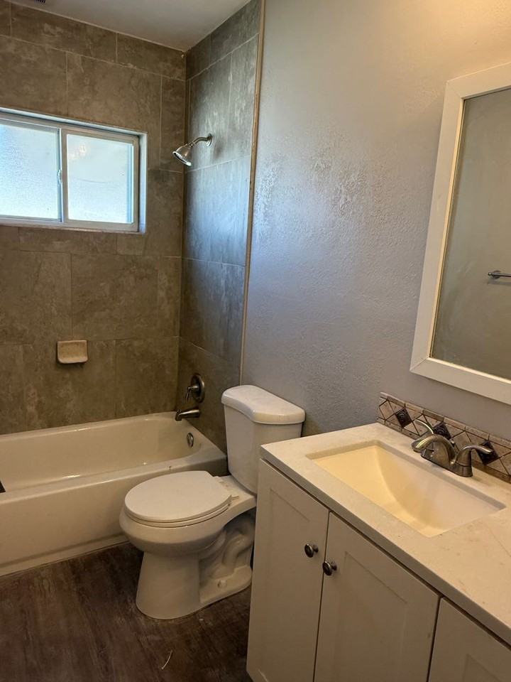 730 E 675 N - Photo 3 of 12