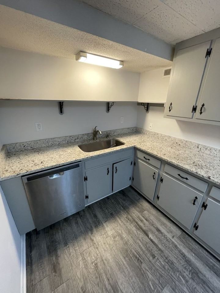 901B Marilyn Dr - Photo 5 of 14