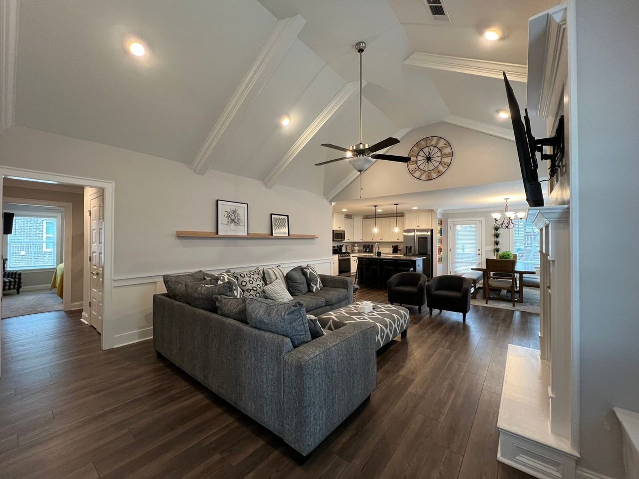 714 Harbin Dr - Photo 5 of 24