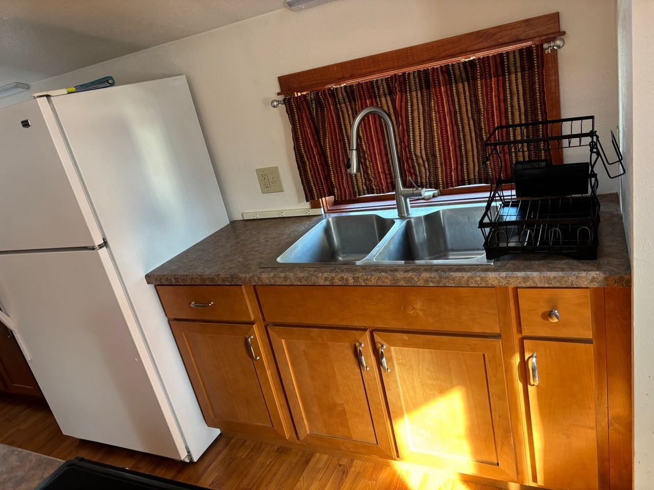 220 Evans Ave - Photo 3 of 7